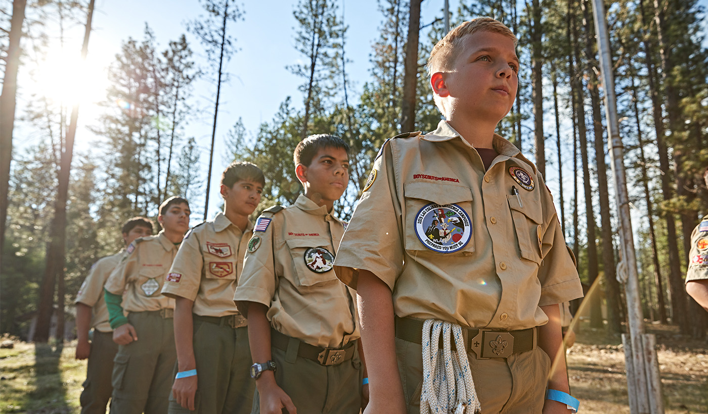 Boyscouts lined up